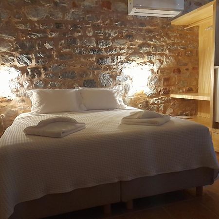 Ferienwohnung The Two Carob Trees, Traditional Stonehouse, Nikandri, Pirgos Diros Lefkias Exterior foto