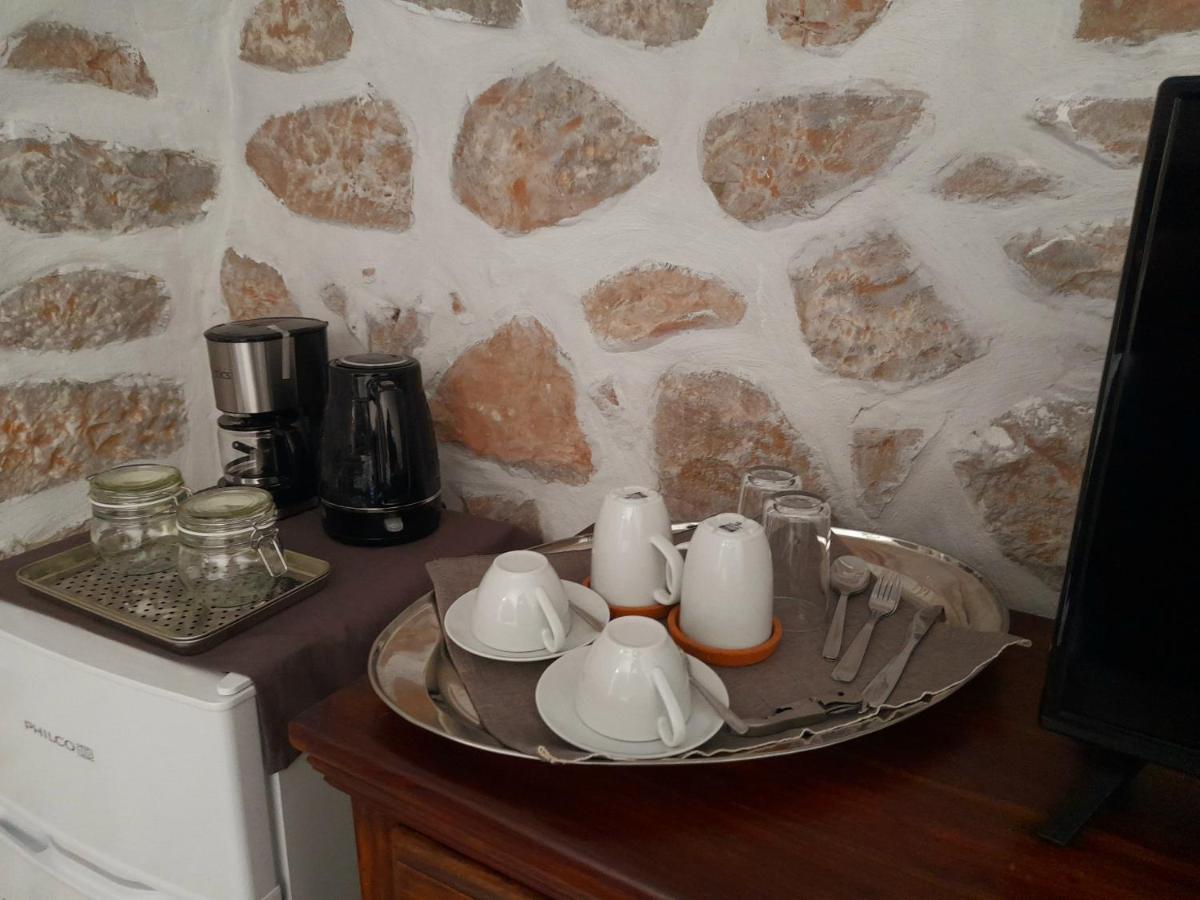 Ferienwohnung The Two Carob Trees, Traditional Stonehouse, Nikandri, Pirgos Diros Lefkias Exterior foto