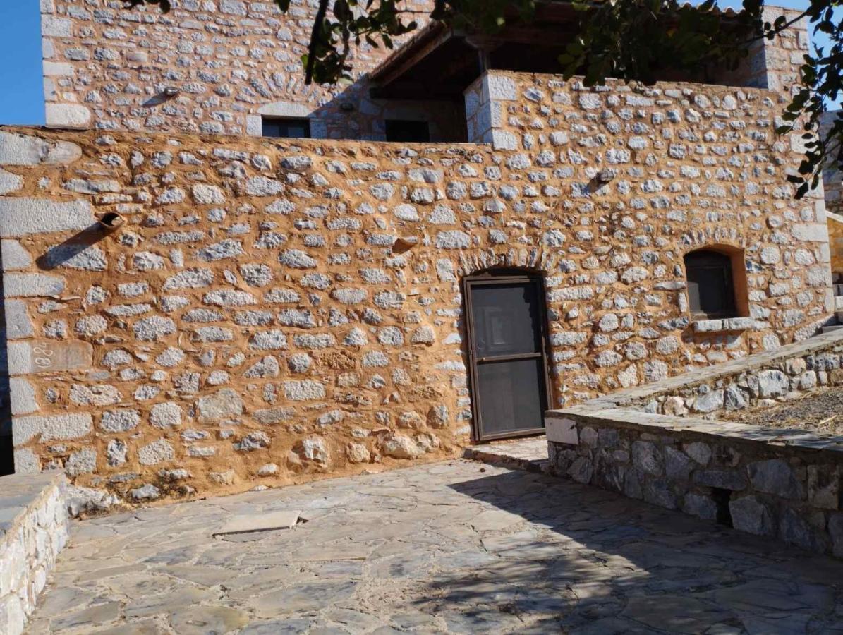 Ferienwohnung The Two Carob Trees, Traditional Stonehouse, Nikandri, Pirgos Diros Lefkias Exterior foto