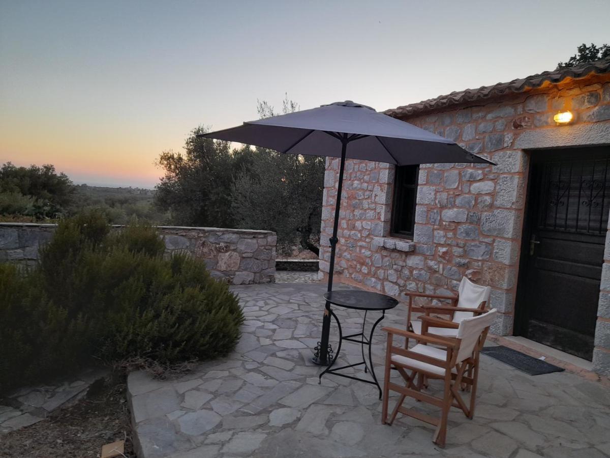 Ferienwohnung The Two Carob Trees, Traditional Stonehouse, Nikandri, Pirgos Diros Lefkias Exterior foto