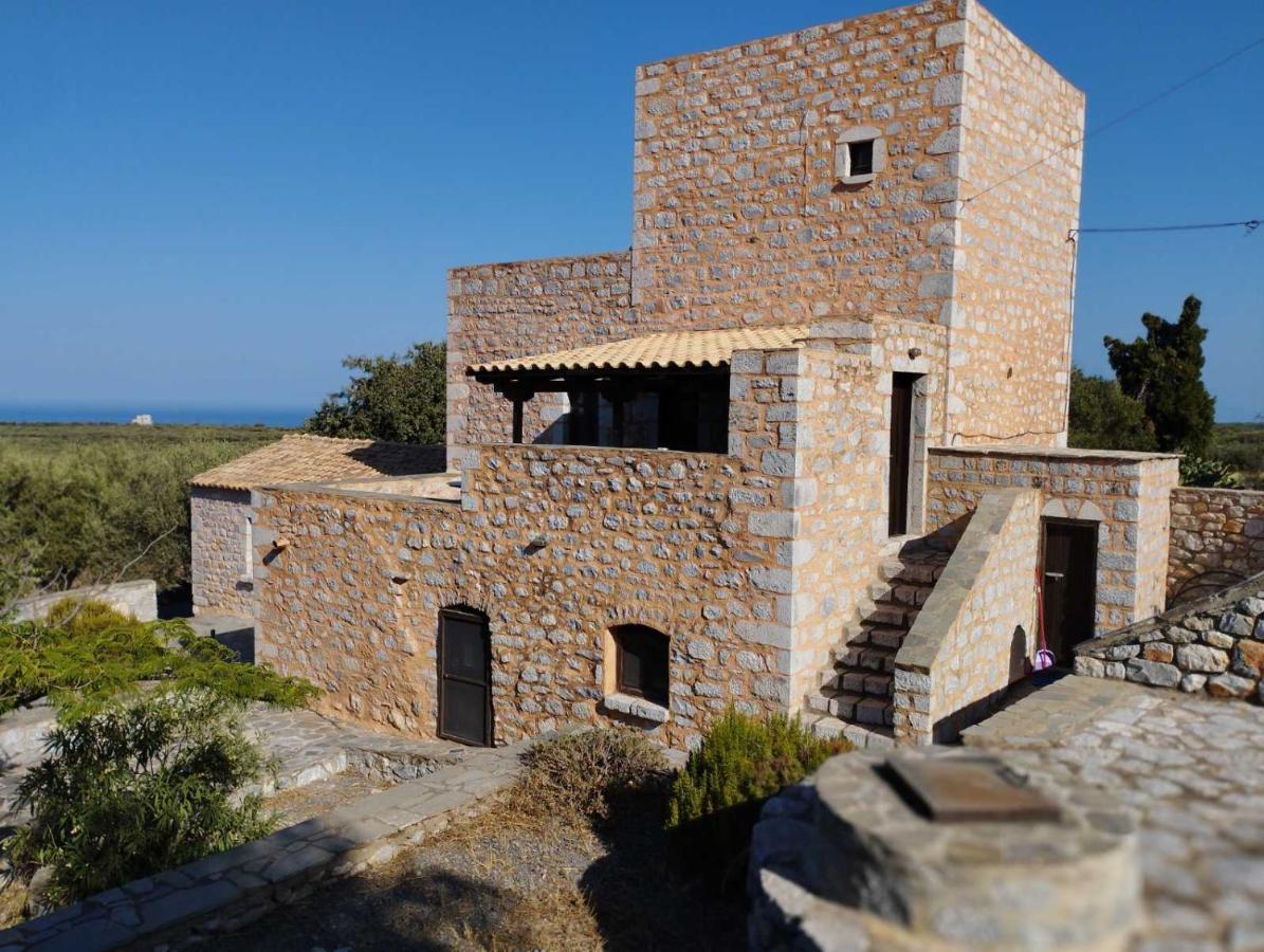 Ferienwohnung The Two Carob Trees, Traditional Stonehouse, Nikandri, Pirgos Diros Lefkias Exterior foto