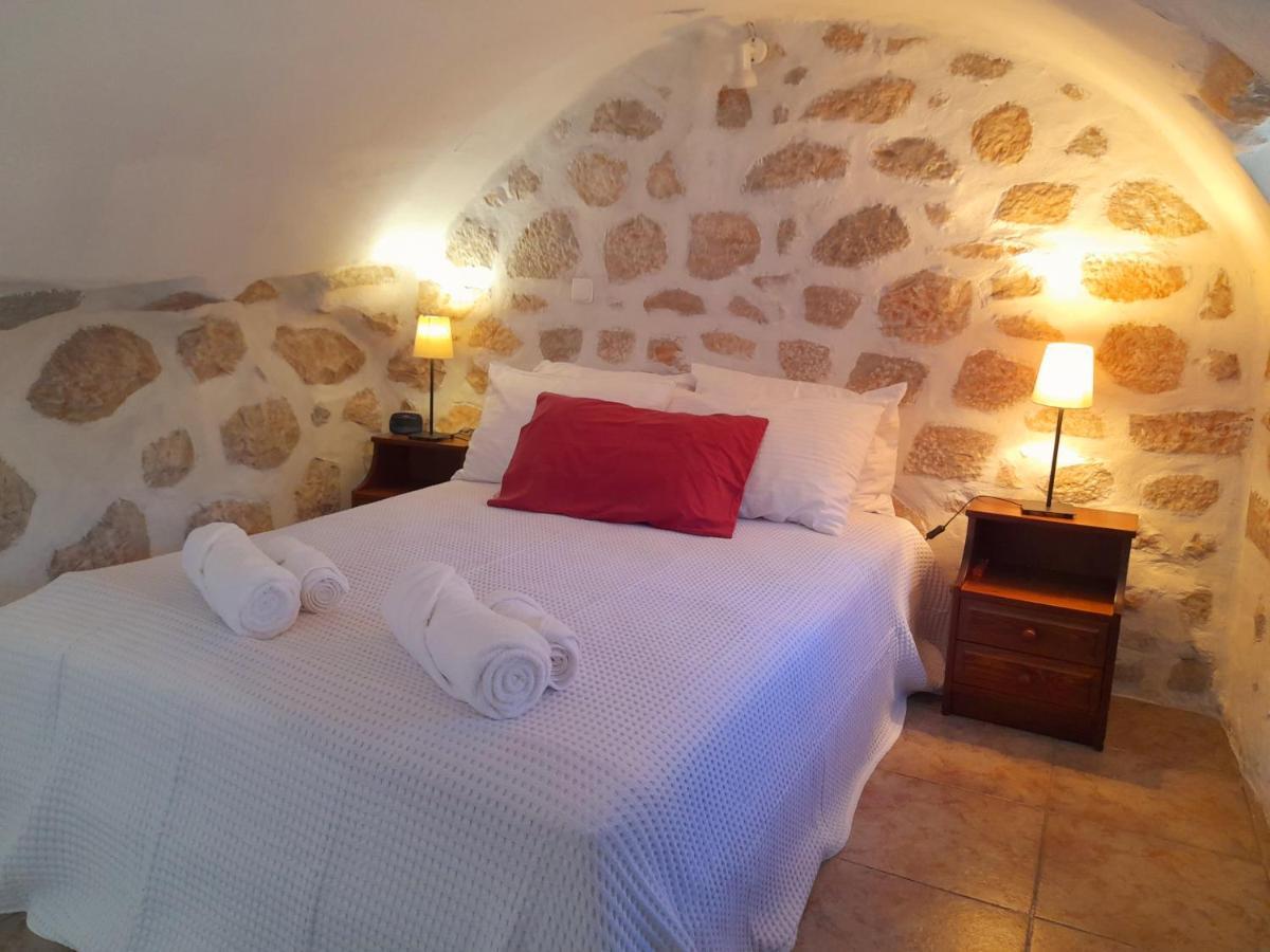 Ferienwohnung The Two Carob Trees, Traditional Stonehouse, Nikandri, Pirgos Diros Lefkias Exterior foto