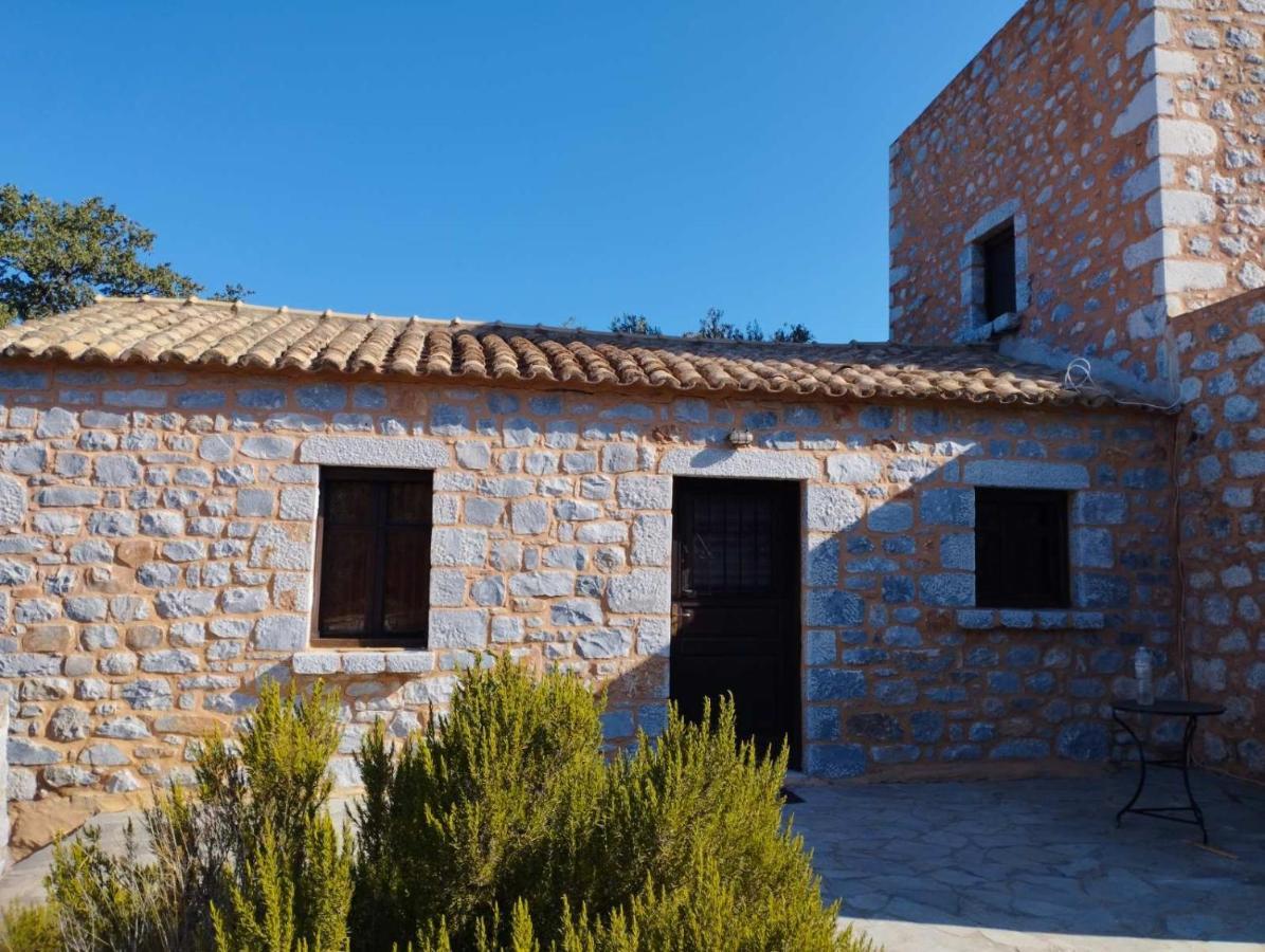 Ferienwohnung The Two Carob Trees, Traditional Stonehouse, Nikandri, Pirgos Diros Lefkias Exterior foto