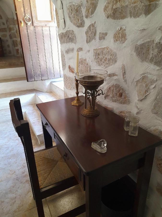 Ferienwohnung The Two Carob Trees, Traditional Stonehouse, Nikandri, Pirgos Diros Lefkias Exterior foto