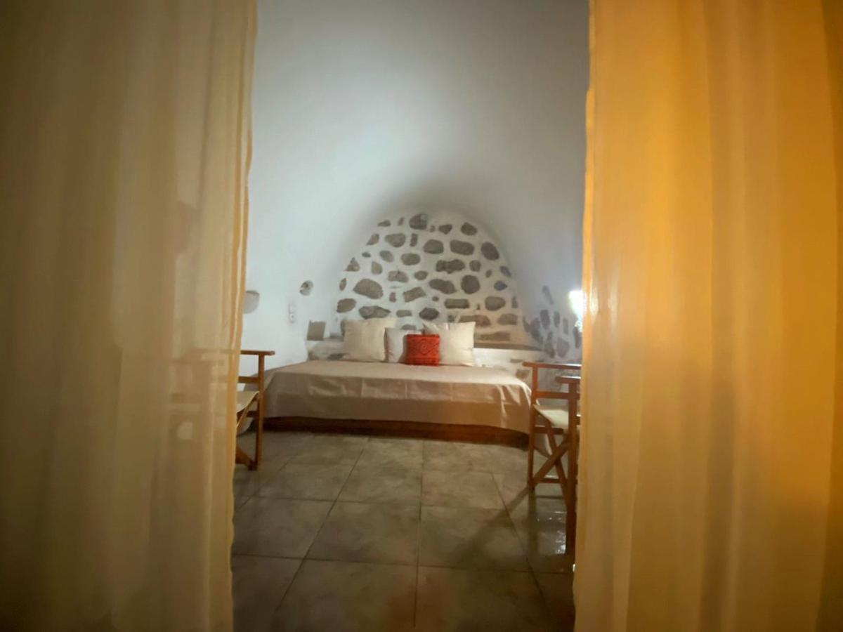 Ferienwohnung The Two Carob Trees, Traditional Stonehouse, Nikandri, Pirgos Diros Lefkias Exterior foto