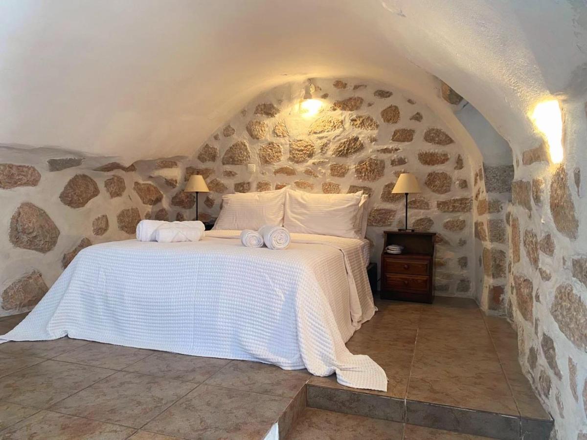 Ferienwohnung The Two Carob Trees, Traditional Stonehouse, Nikandri, Pirgos Diros Lefkias Exterior foto