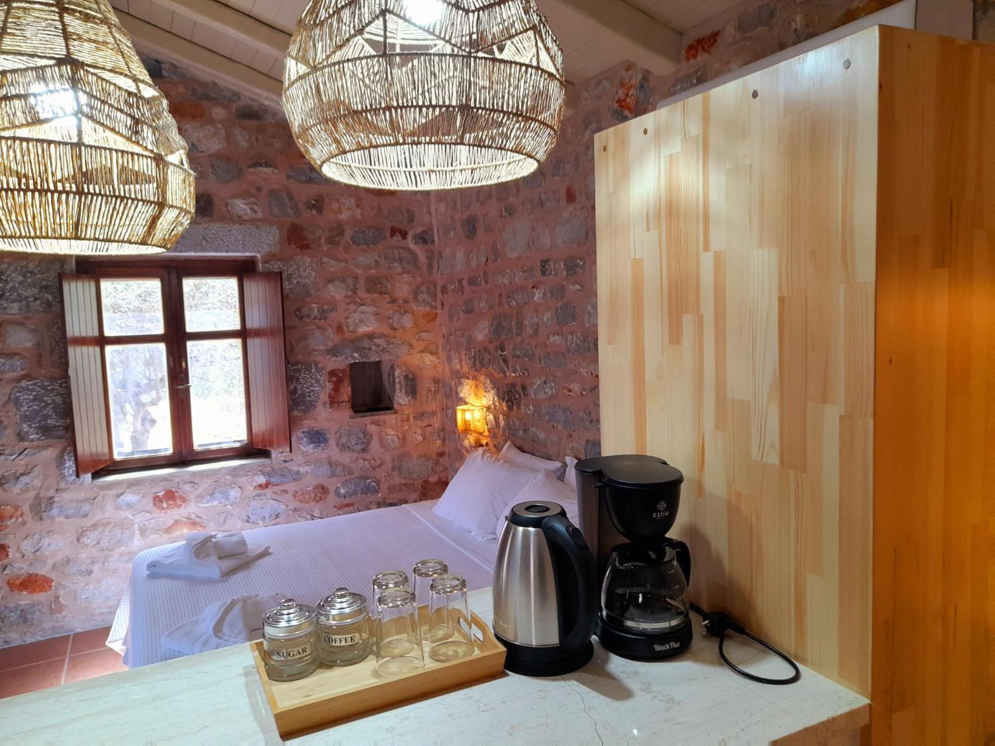 Ferienwohnung The Two Carob Trees, Traditional Stonehouse, Nikandri, Pirgos Diros Lefkias Exterior foto