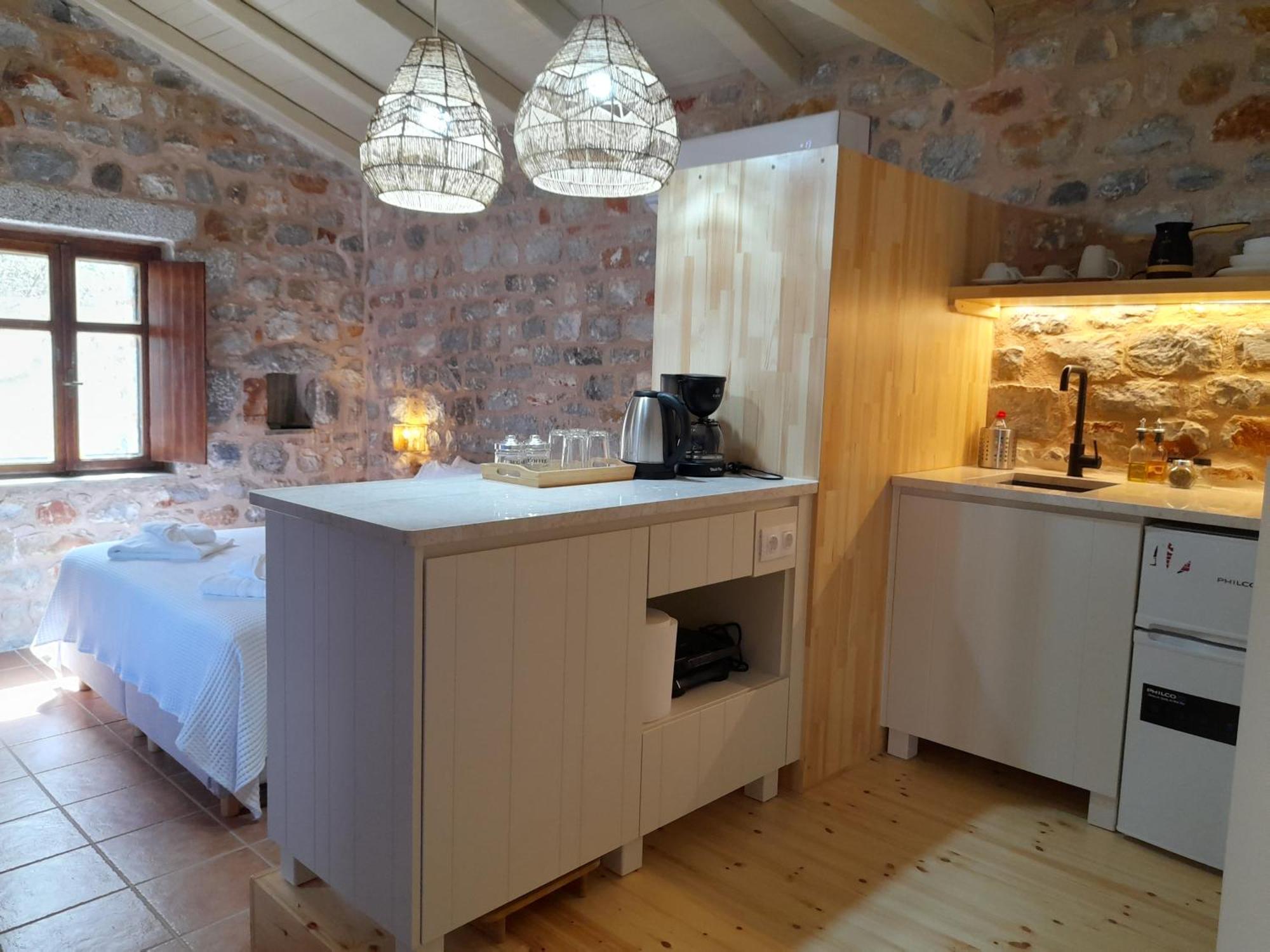 Ferienwohnung The Two Carob Trees, Traditional Stonehouse, Nikandri, Pirgos Diros Lefkias Exterior foto