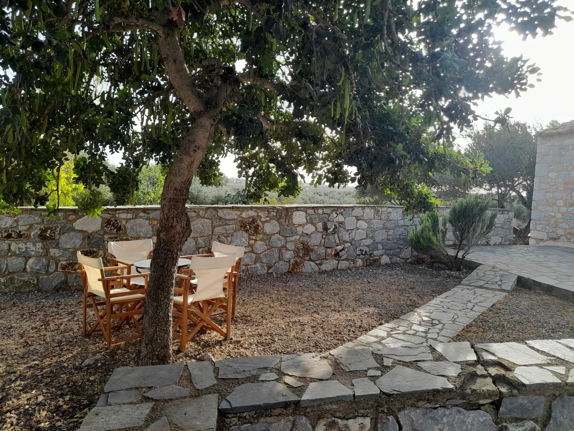Ferienwohnung The Two Carob Trees, Traditional Stonehouse, Nikandri, Pirgos Diros Lefkias Exterior foto